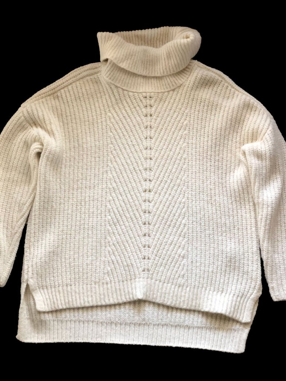 Time And Tru Women’s Size M Sweater Soft Polyester Blend Cream/White Color